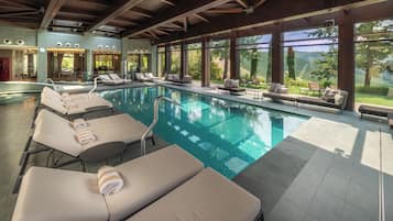 Innenpool, LiegestĂŒhle