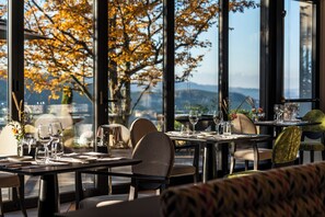 2 restaurants, breakfast, lunch, dinner served; Italian cuisine  - Il Boscareto Resort & Spa (Serralunga d'Alba)