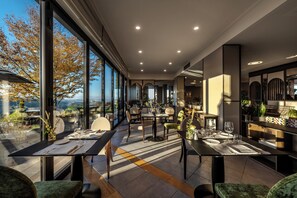 2 Restaurants, Frühstück, Mittagessen, Abendessen, italienische Küche