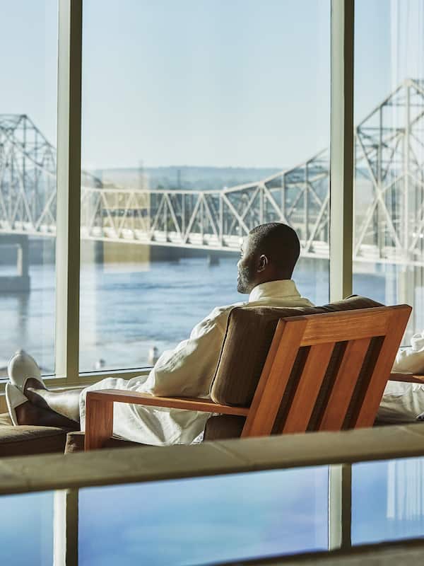 Couples treatment rooms, hot tub, body treatments, aromatherapy