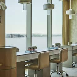 Couples treatment rooms, hot tub, body treatments, aromatherapy