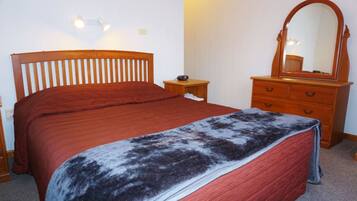 Apartment, 1 Bedroom | In-room safe, blackout drapes, soundproofing, iron/ironing board