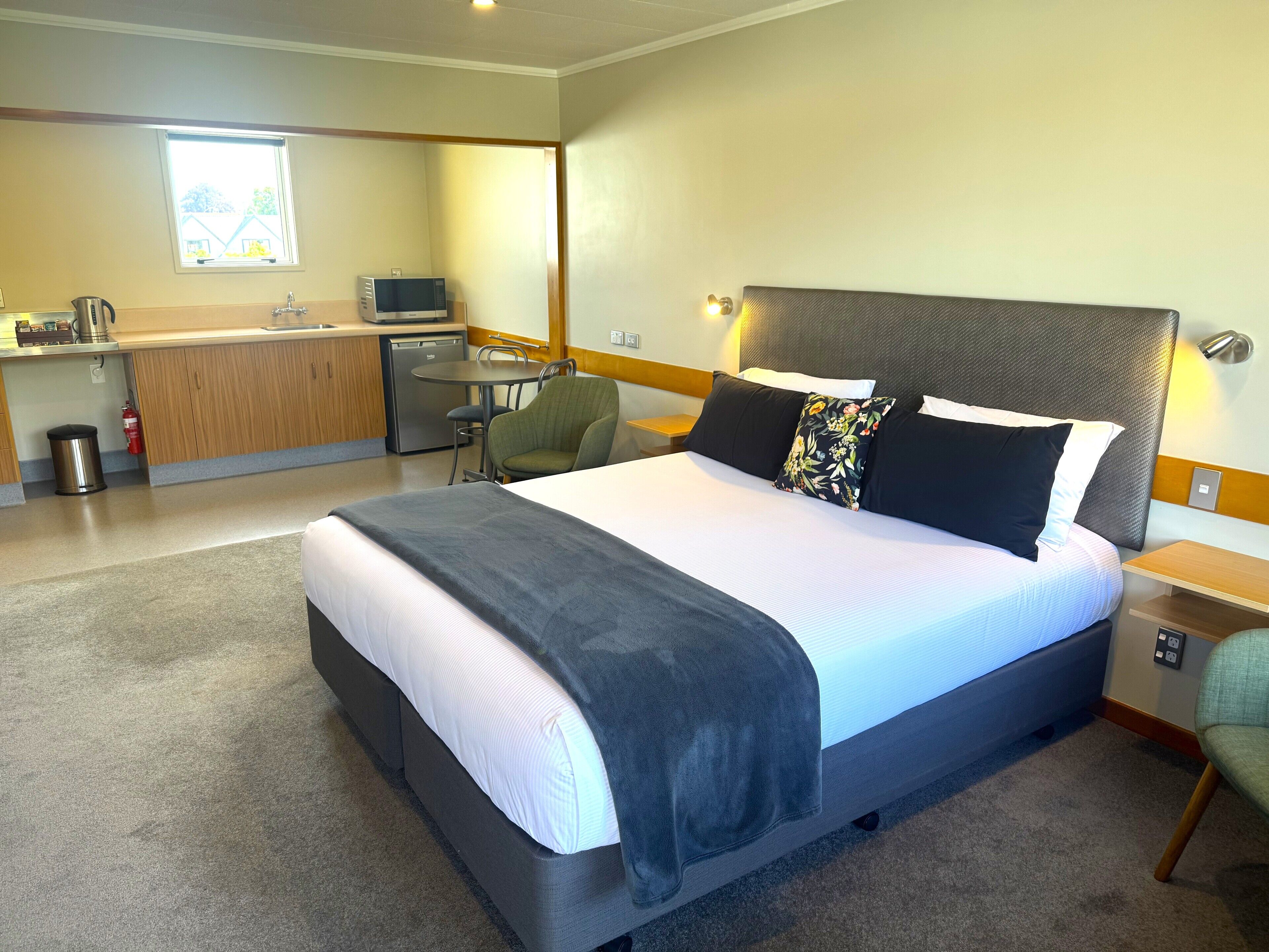 Studio | Premium bedding, pillowtop beds, desk, laptop workspace