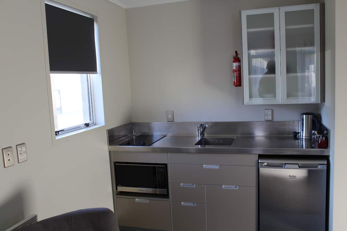 Apartment, 1 Bedroom, Twins | Private kitchen | Fridge, microwave, stovetop, electric kettle