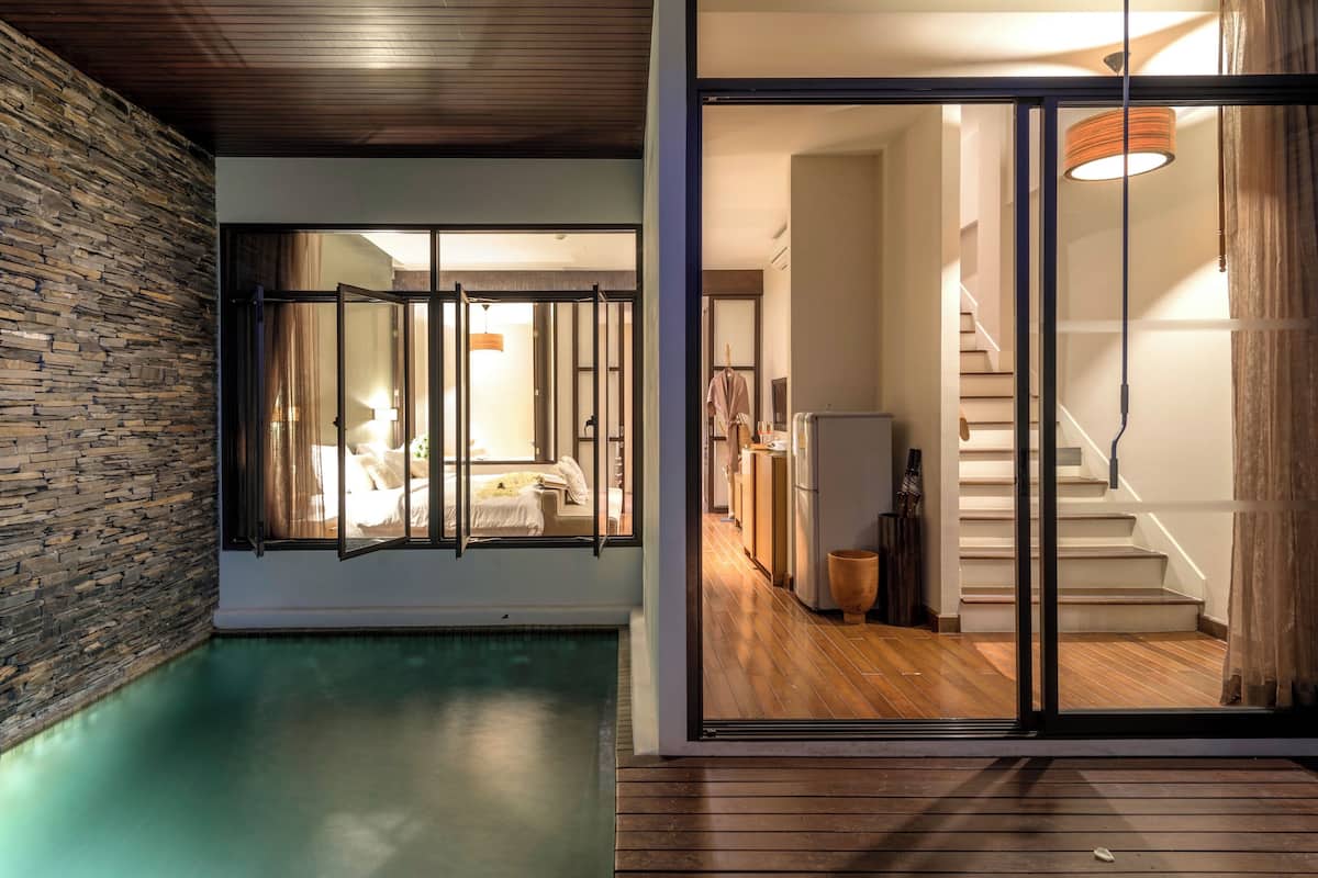 Deluxe Suite Plunge Pool | Seprai premium, minibar, brankas, dan meja kerja