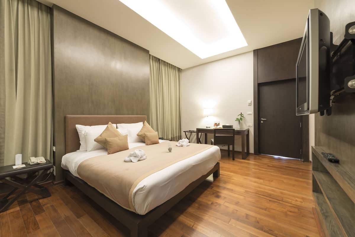 Three Bedroom Suite Pool Villa | Seprai premium, minibar, brankas, dan meja kerja