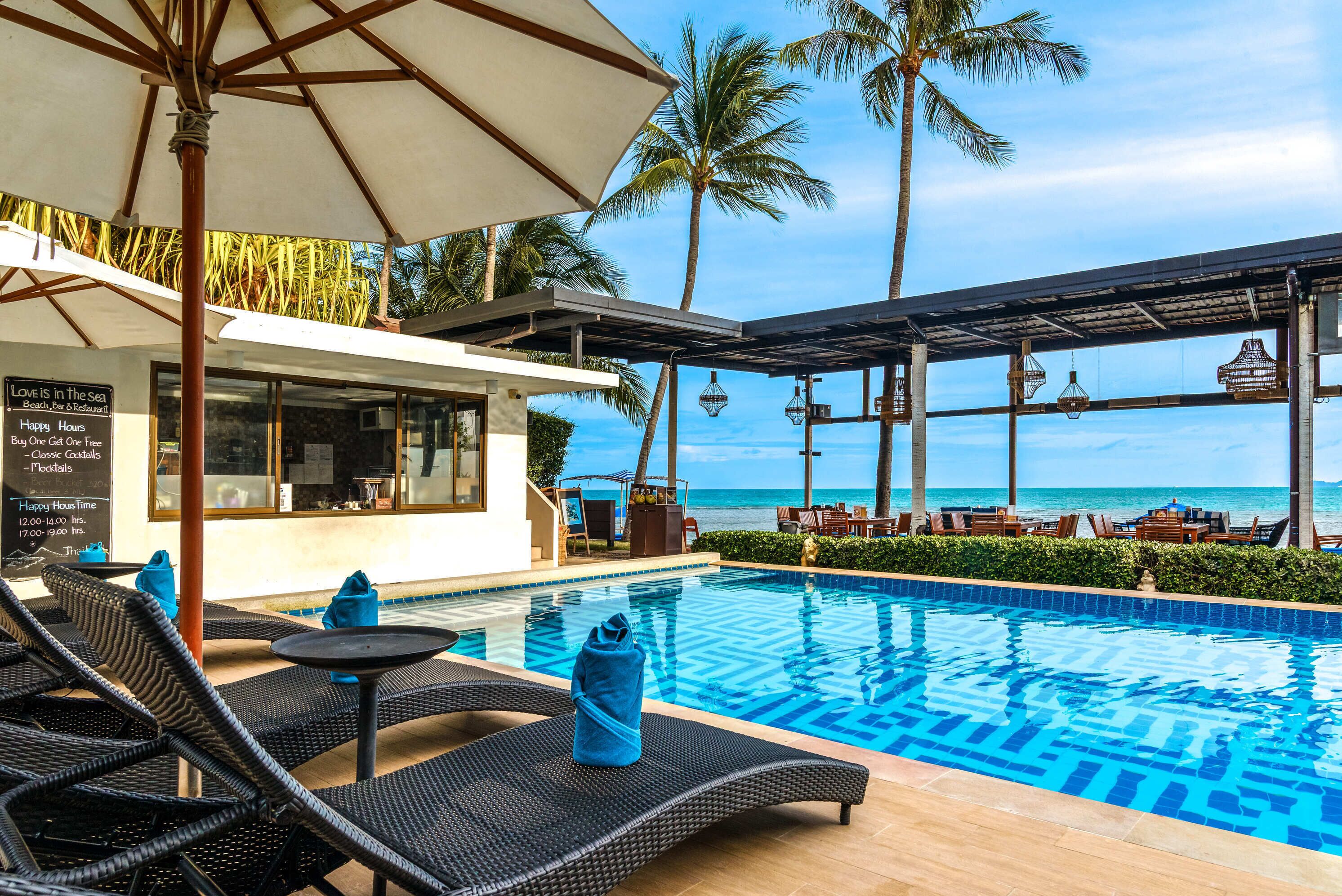Outdoor pool, pool loungers