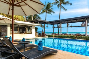 Outdoor pool, pool loungers