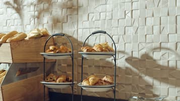 TĂ€gliches FrĂŒhstĂŒcksbuffet (21.50 EUR pro Person)