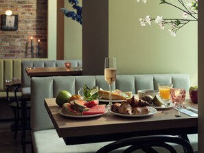 Desayuno buffet todos los días (con cargo) 