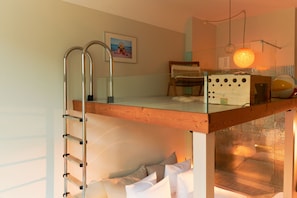 Luxus | Premium bedding, blackout curtains, iron/ironing board, free WiFi - Michelberger Hotel Berlin (Berlin)