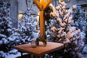 Courtyard - Michelberger Hotel Berlin (Berlin)