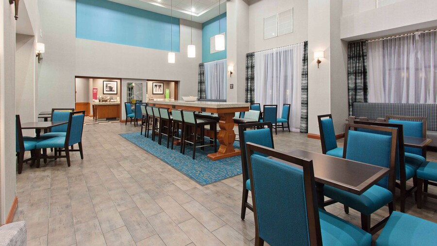 Hampton Inn & Suites Clovis-Airport North