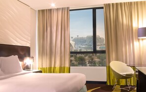 Luxe beddengoed, een minibar, een kluis op de kamer