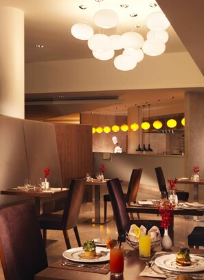 Tägliches Frühstücksbuffet (110 AED pro Person)