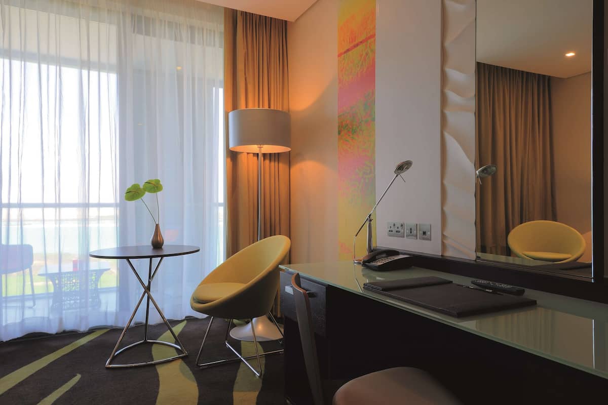 Superior kamer, balkon, uitzicht op golfbaan (Sea View) | 1 slaapkamer, luxe beddengoed, een minibar, een kluis op de kamer