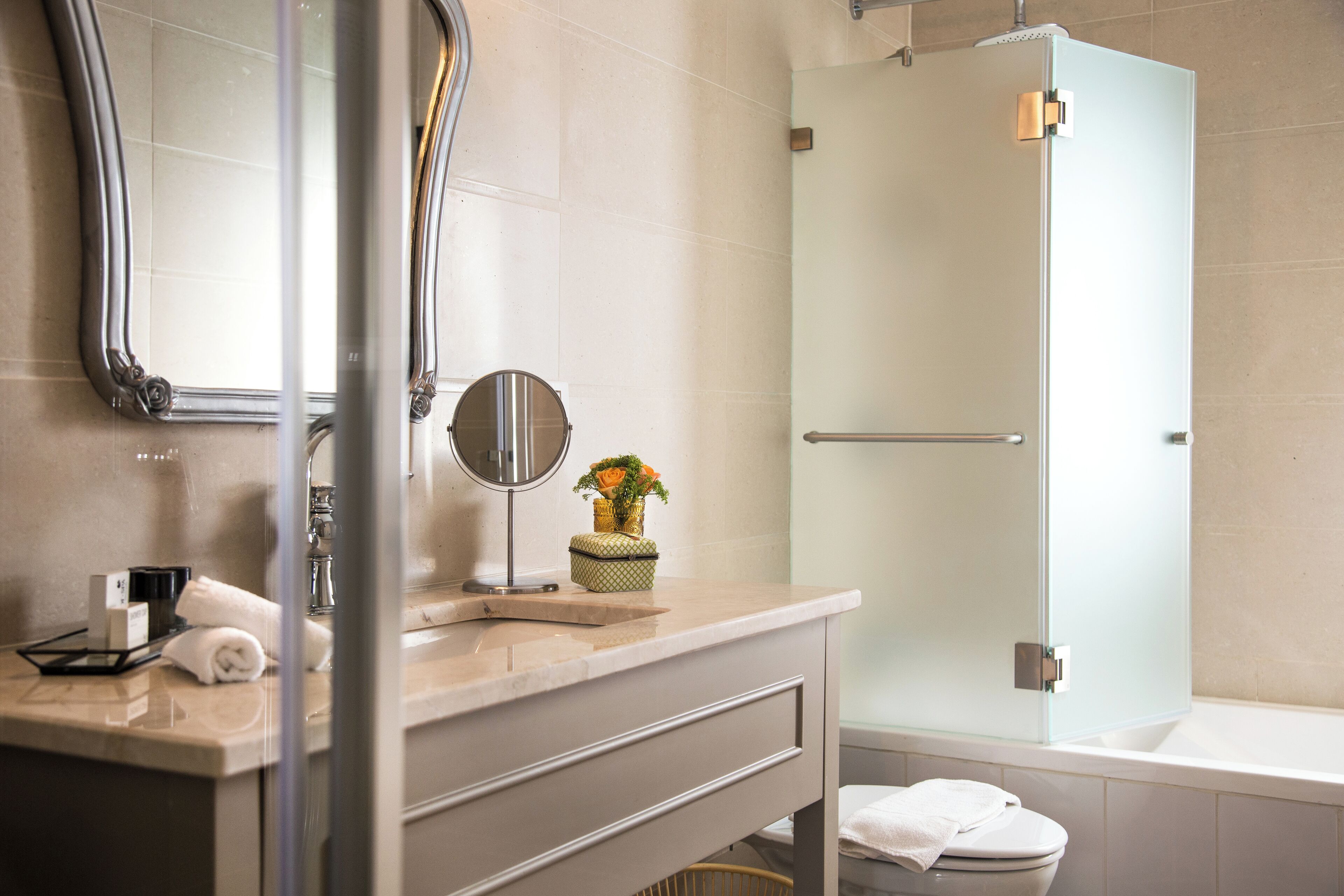 presidential suite | bathroom | free toiletries, hair dryer, towels