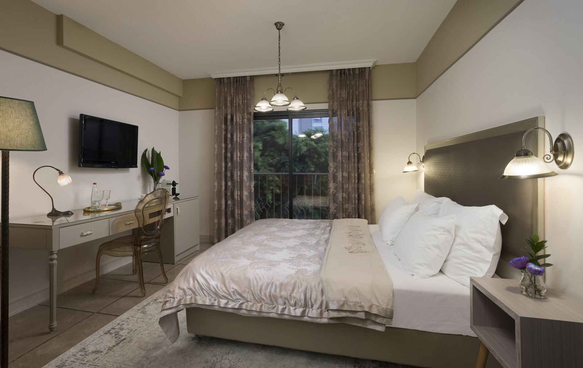 Doppelzimmer | Zimmersafe, Schreibtisch, laptopgeeigneter Arbeitsplatz