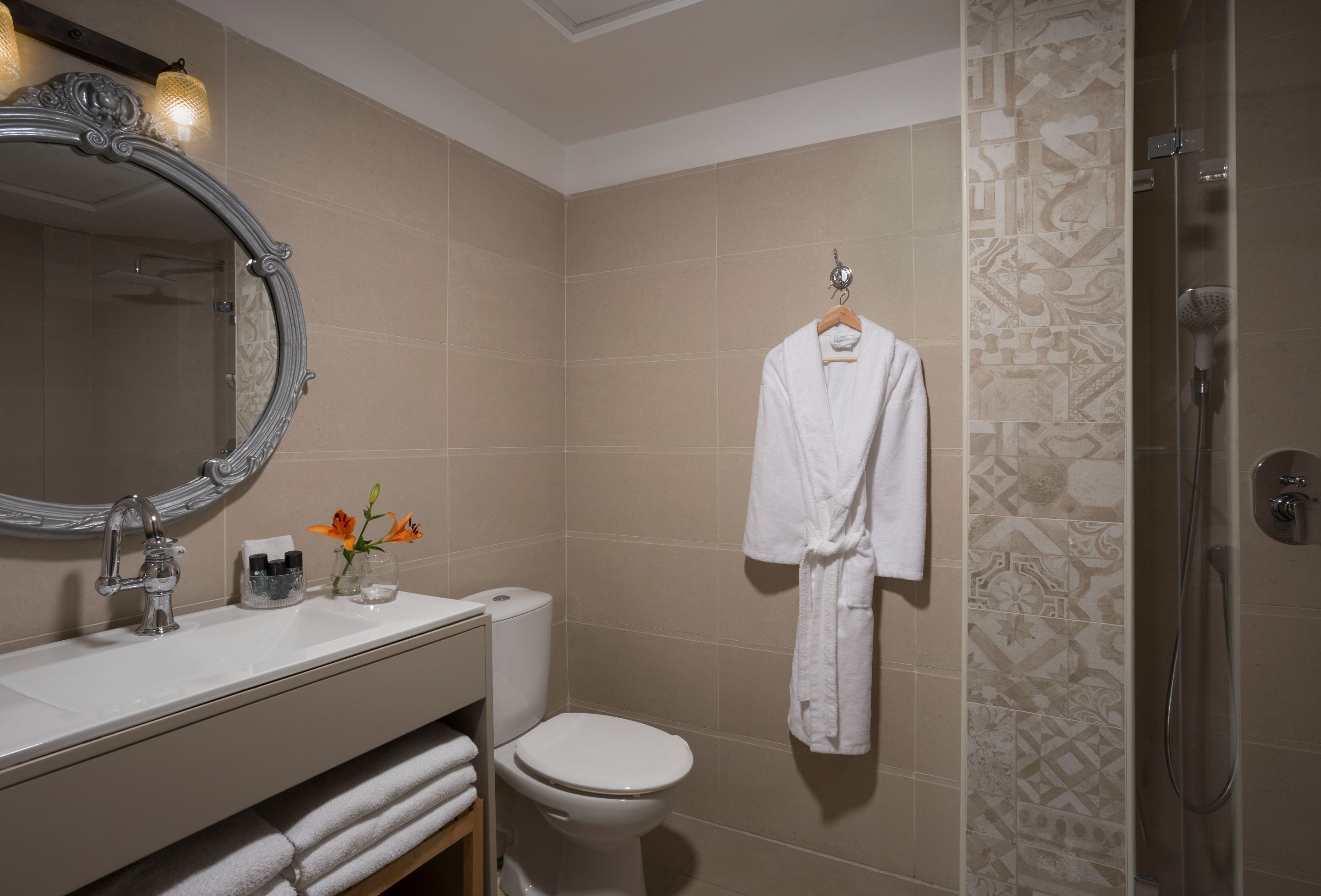 deluxe room, terrace | bathroom | free toiletries, hair dryer, towels
