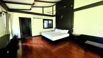Deluxe Double Room, 1 King Bed, Terrace, Garden View | Bathroom