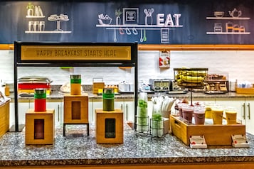 Buffet déjeuner gratuit tous les jours