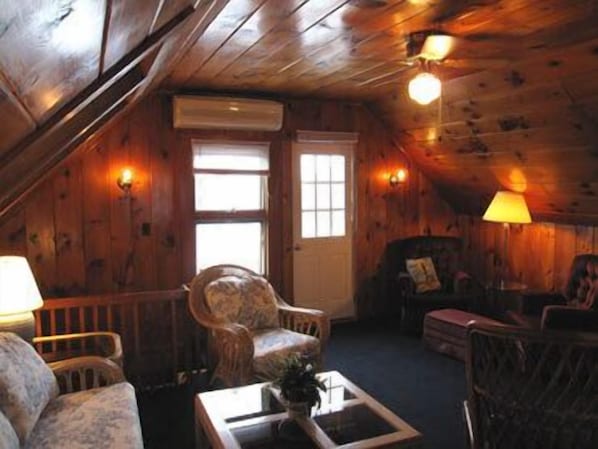 Living room - Bradford House and Motel (Provincetown)