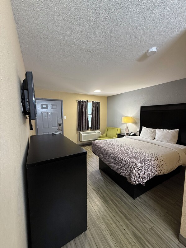 Standard Room, 1 Queen Bed (1 queen bed) - Travel Inn Hazen (Hazen)