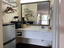 Queen Room (2 queen beds) | Bathroom | Combined shower/tub, free toiletries, hair dryer, towels