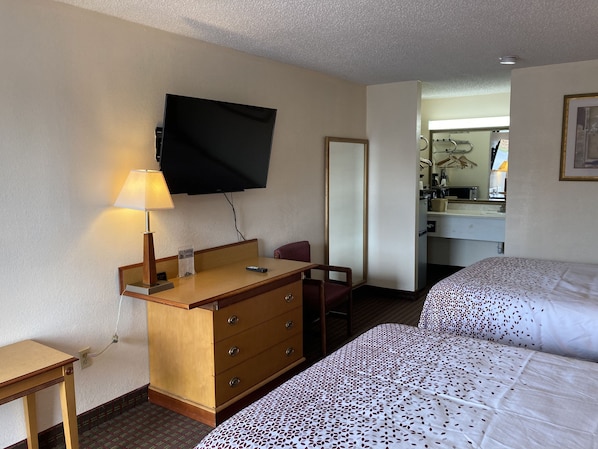 Queen Room (2 queen beds)