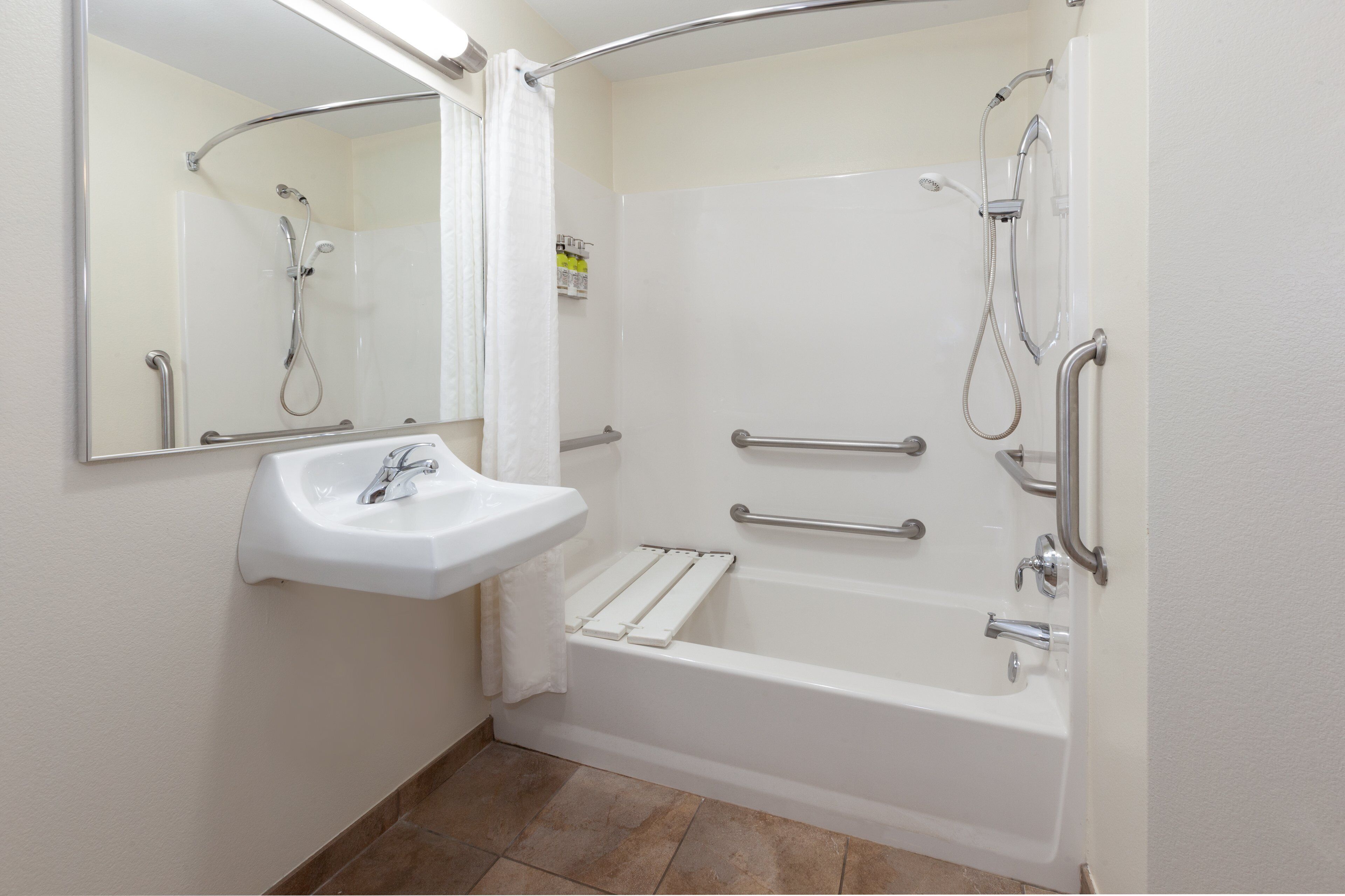 combined shower/bathtub, free toiletries, hair dryer, towels