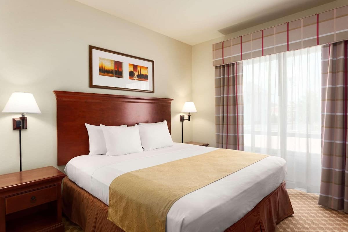 1 bedroom, premium bedding, desk, iron/ironing board