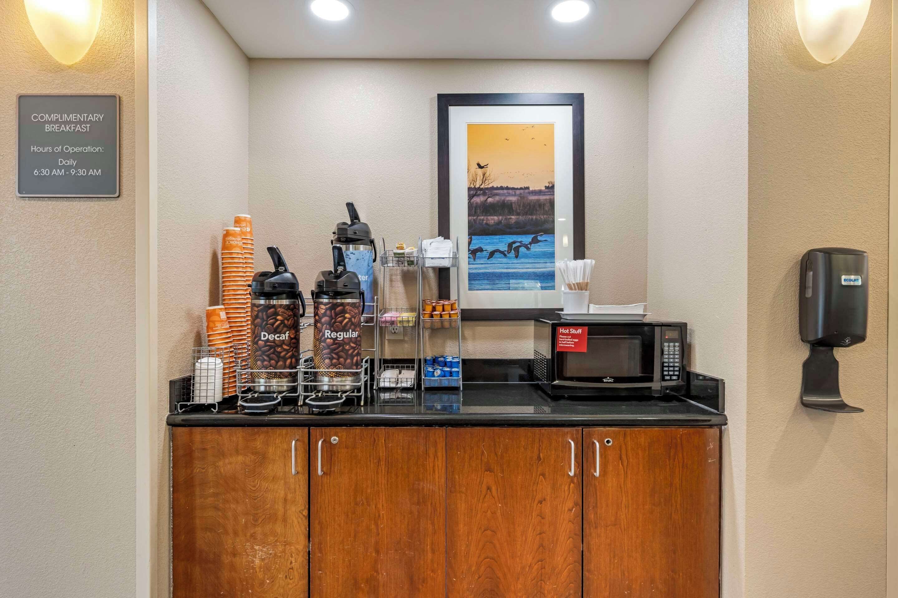 free buffet breakfast