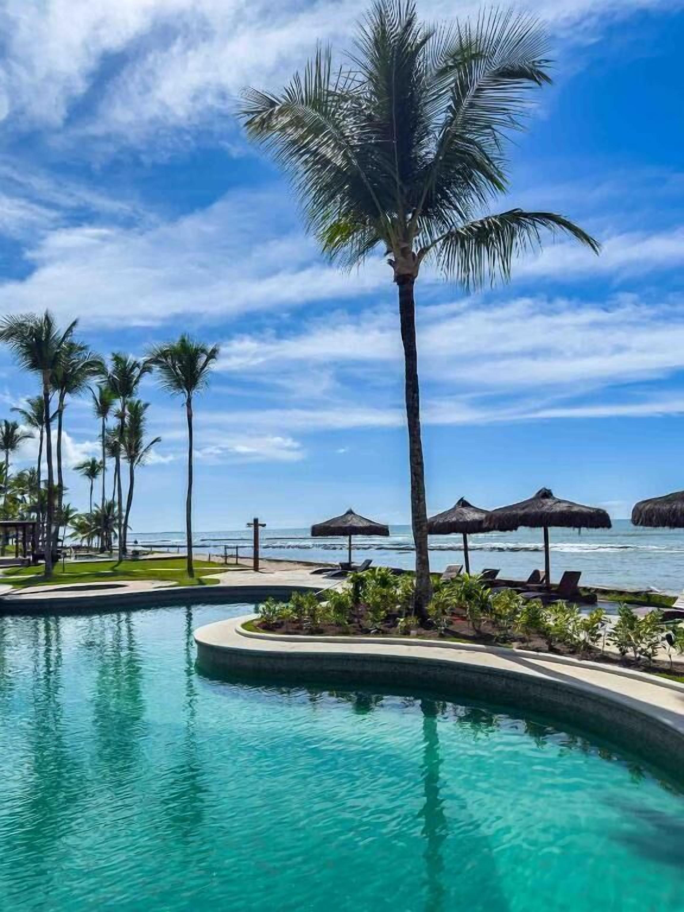 3 piscinas externas, guarda-sóis, espreguiçadeiras