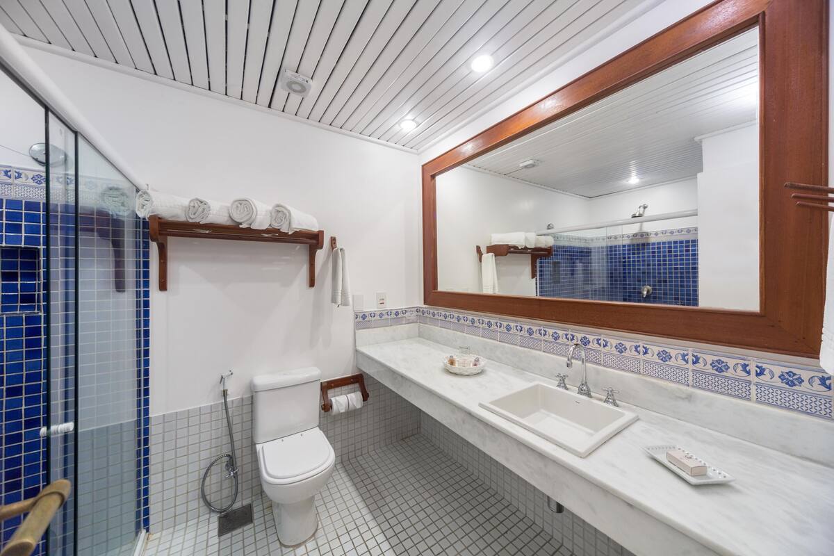 standard family | bathroom | shower, free toiletries, hair dryer, bathrobes