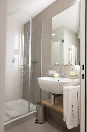 Hair dryer, bathrobes, towels - Hotel Spirgarten (Zürich)