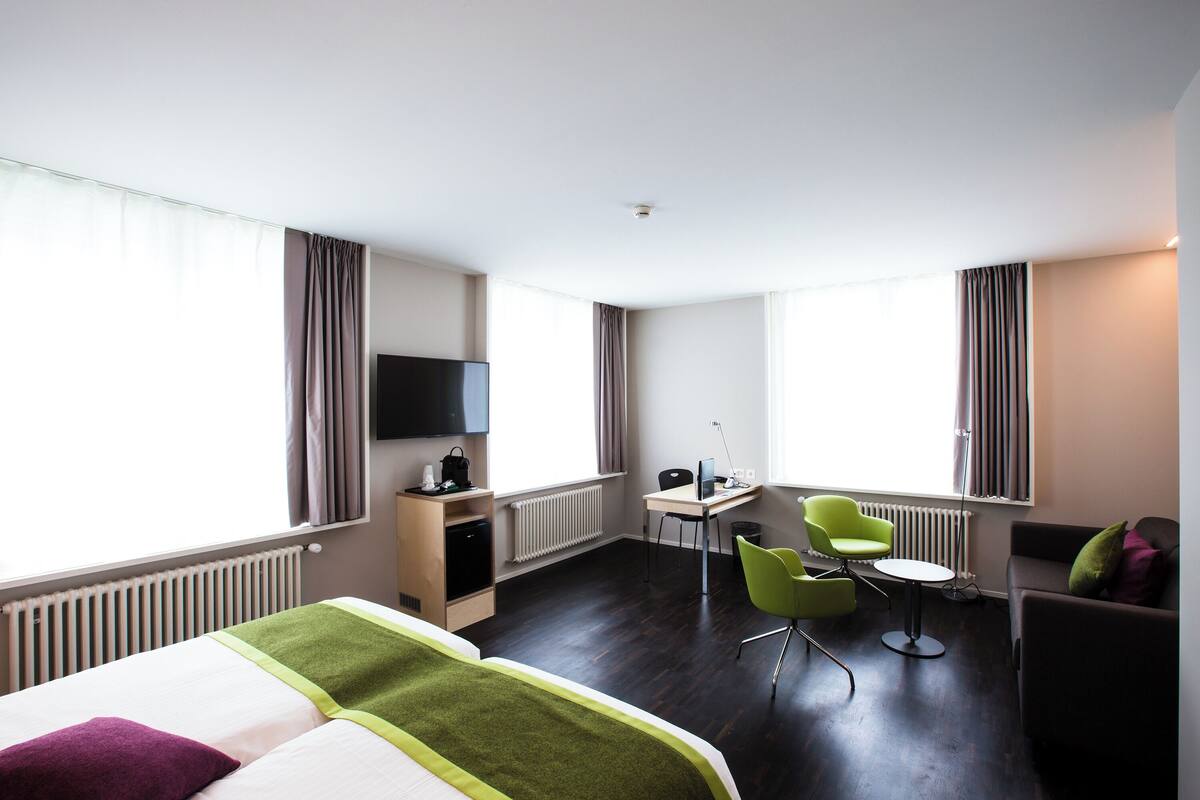Comfort Room, 2 Twin Beds (with Sofabed)