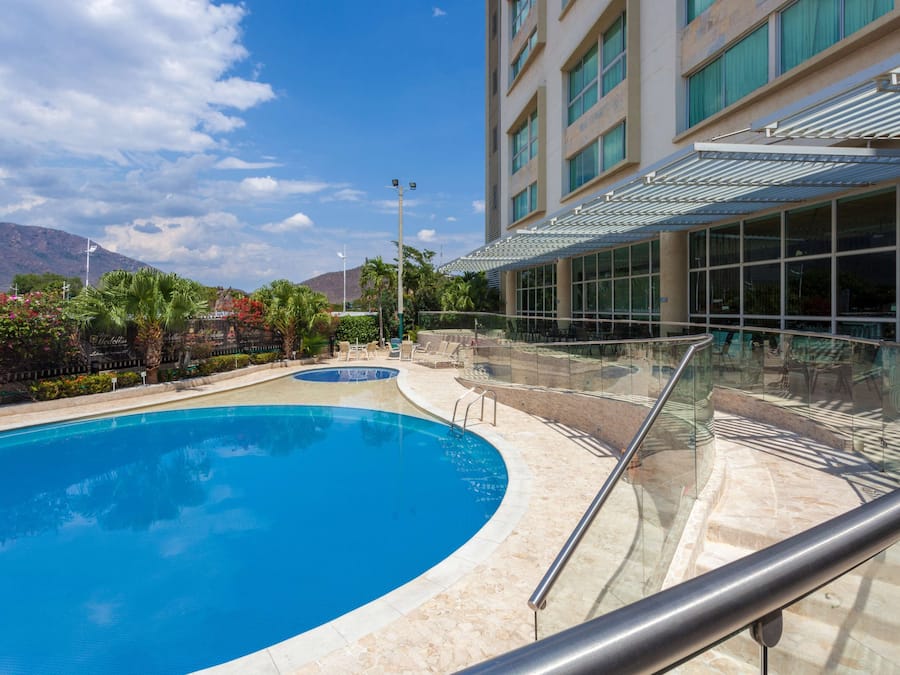 Outdoor pool, pool umbrellas, sun loungers