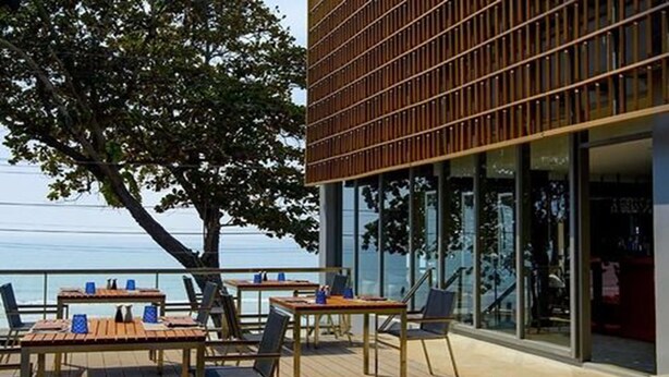 Poolside bar - Q Resort Rayong (Klaeng)