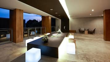 Ocean views, serves lunch and dinner