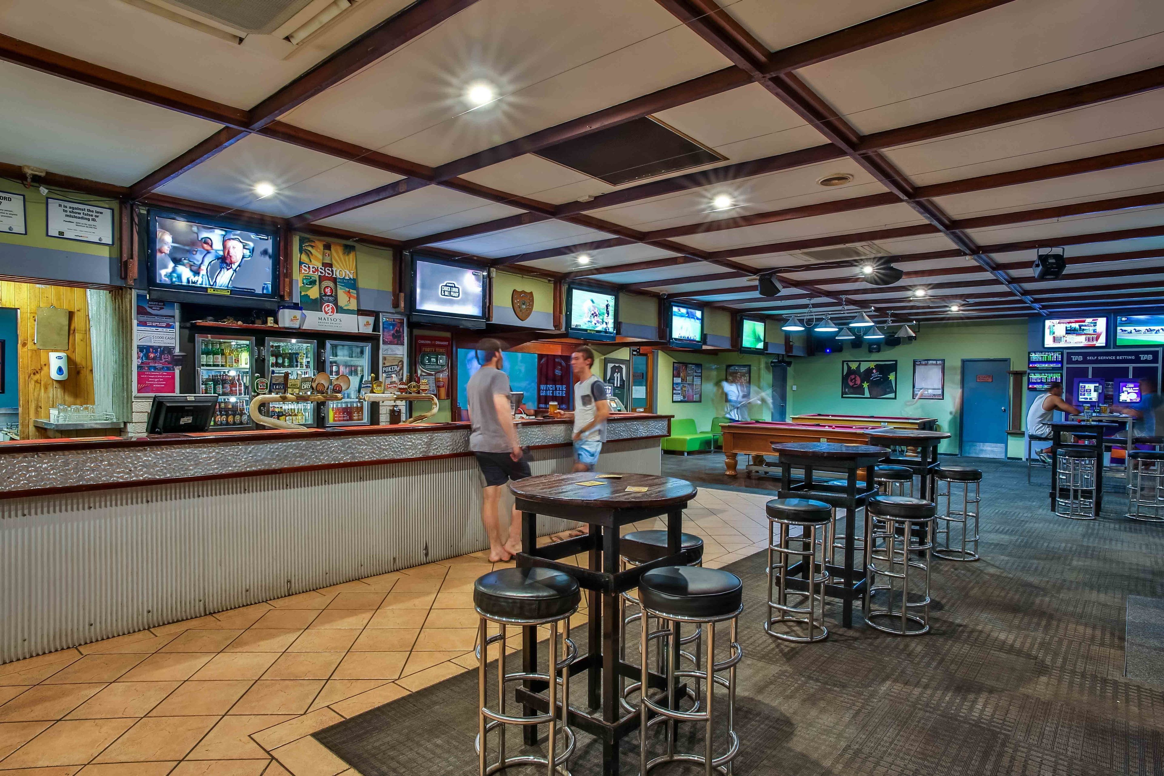 2 bars/lounges, sports bar