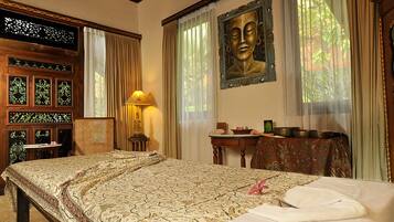 Couples treatment rooms, body treatments, aromatherapy