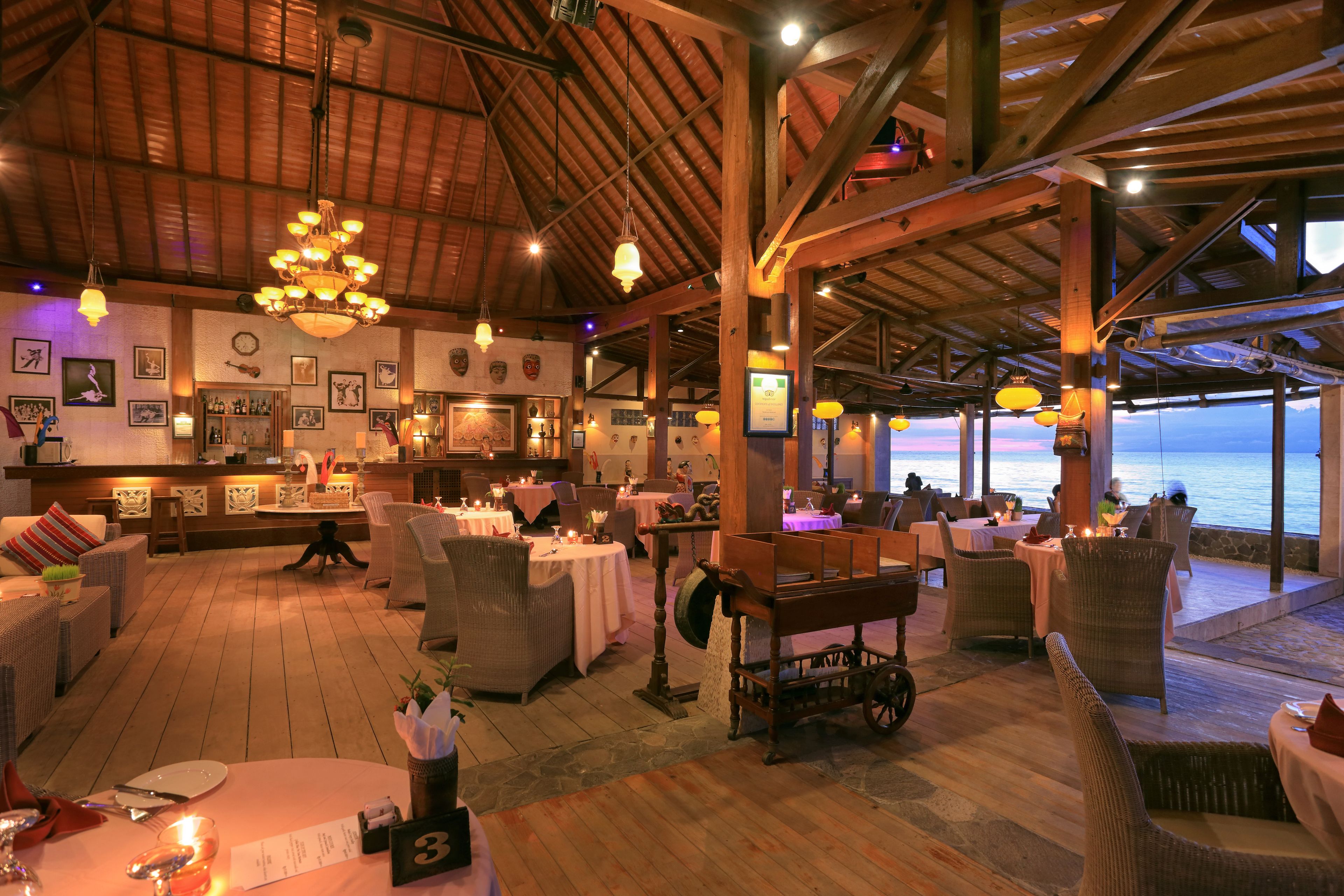 breakfast, lunch and dinner served