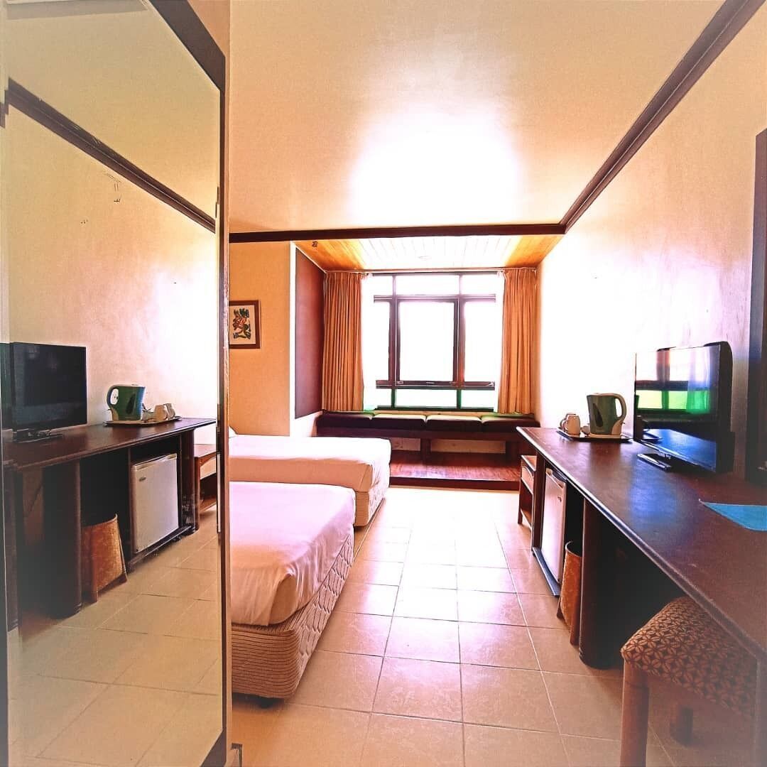 Minibar, desk, free WiFi