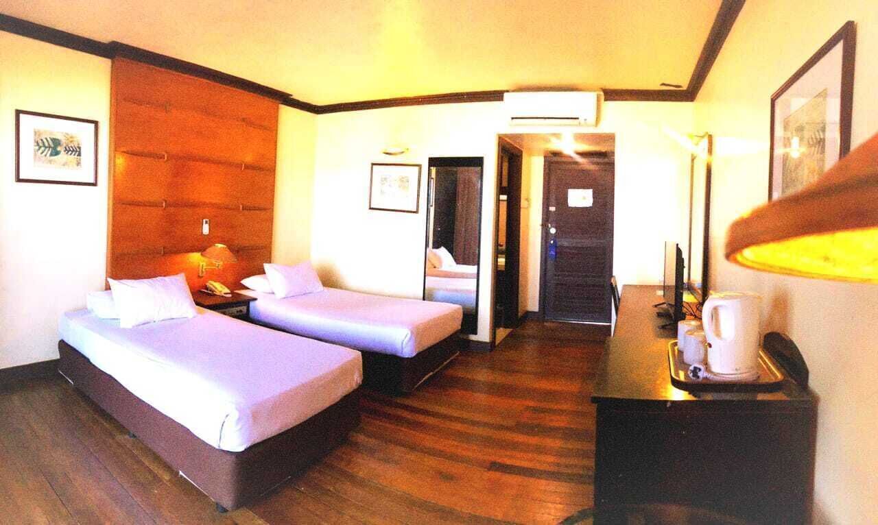 Minibar, desk, free WiFi