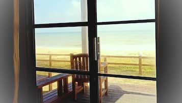 Deluxe Twin Room, Sea View | Minibar, desk, free WiFi