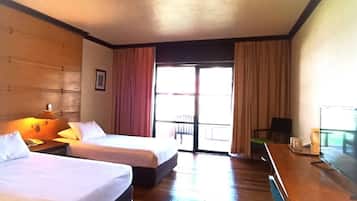 Minibar, desk, free WiFi