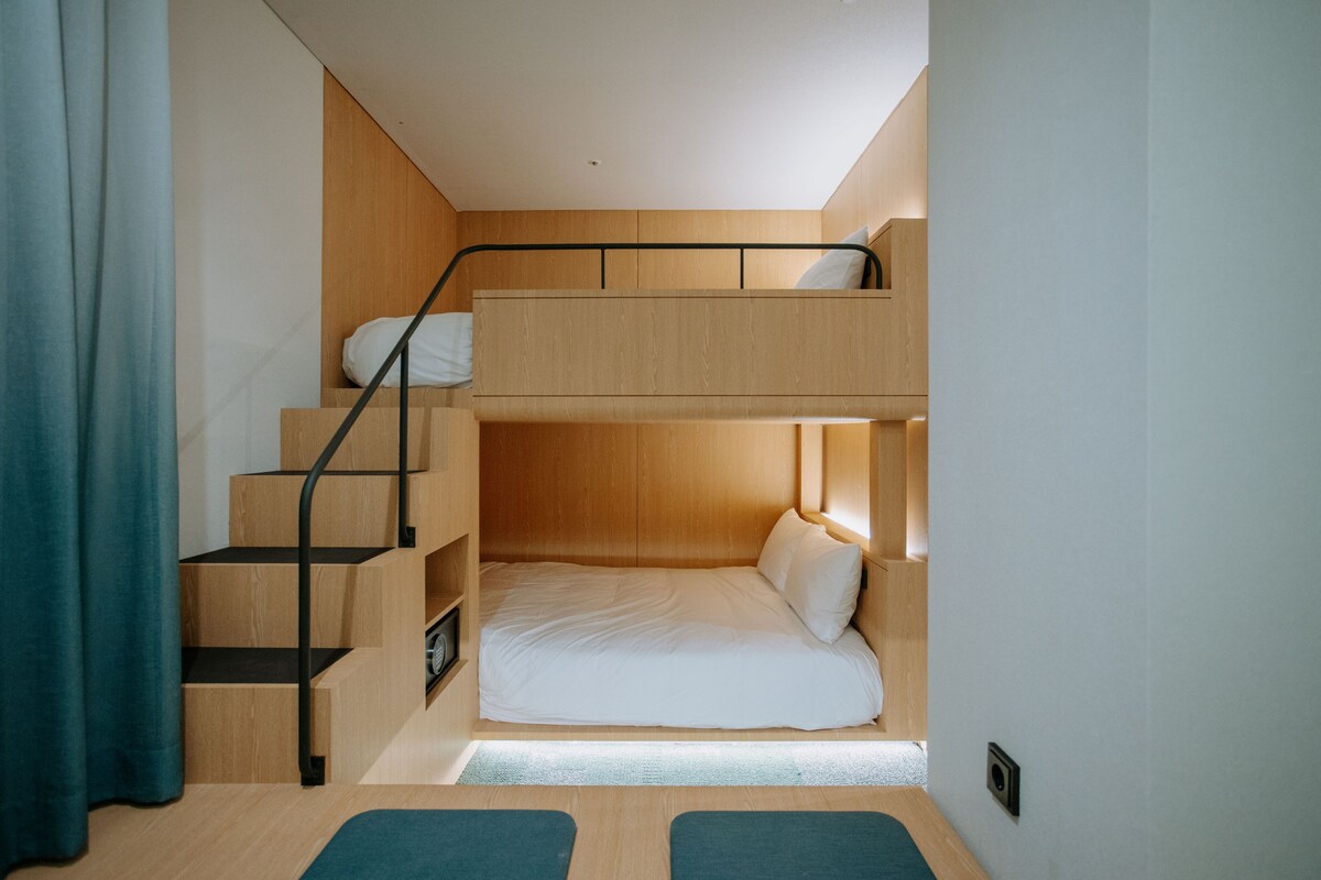 C-2 | Premium bedding, in-room safe, blackout curtains, soundproofing