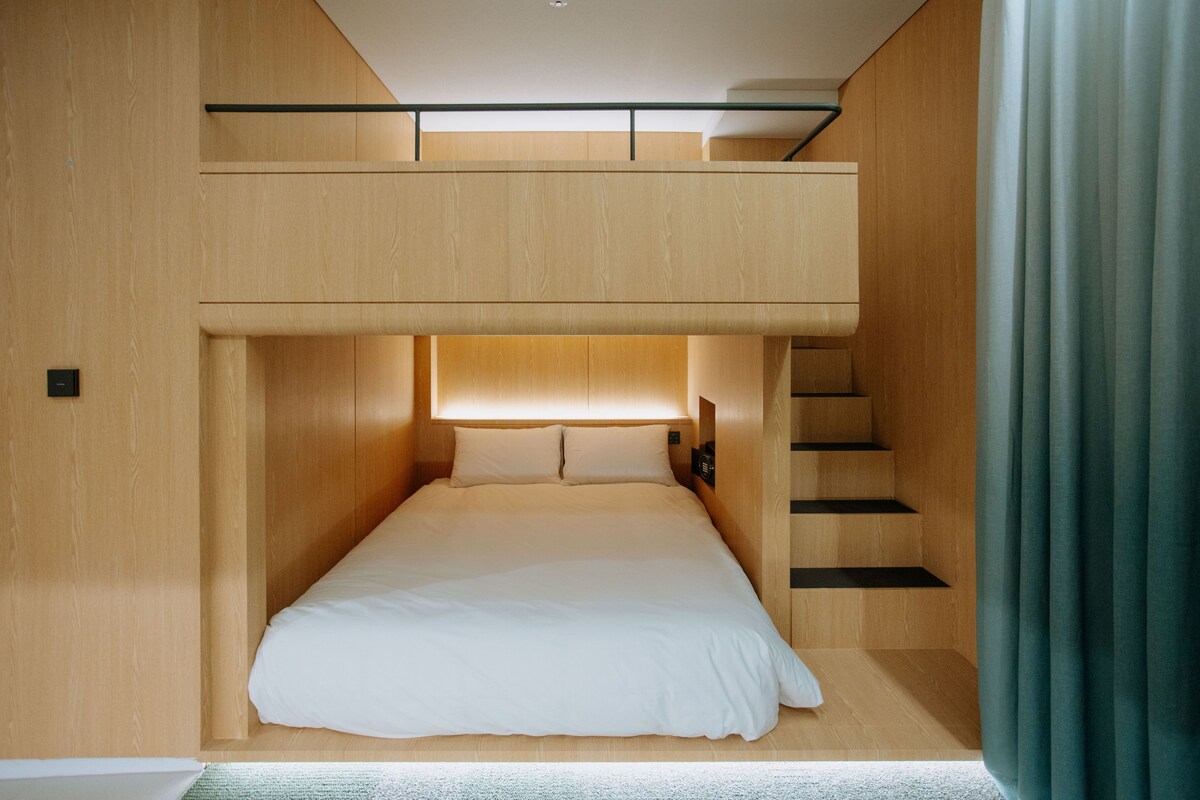 C-1 | Premium bedding, in-room safe, blackout curtains, soundproofing