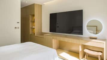 Minibar, in-room safe, desk, free WiFi