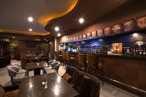 3 bars/lounges